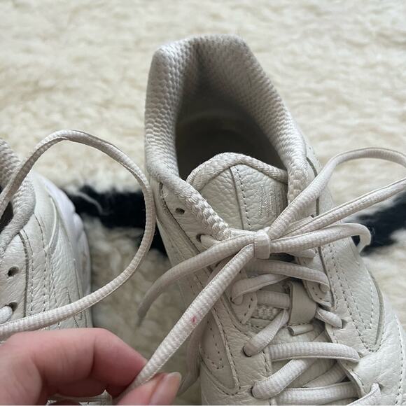 Brooks Addiction Ecru Leather Walking Sneakers - Picture 6 of 9